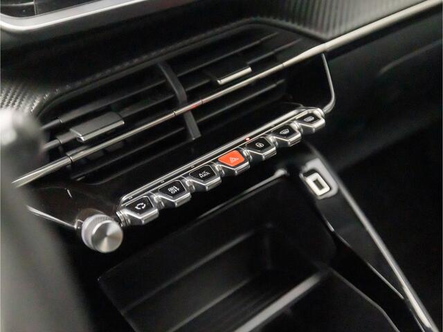 Peugeot 2008 1.2 PureTech Sport (APPLE CARPLAY, GROOT NAVI, PARKEERSENSOREN, SPORTSTOELEN, LED KOPLAMPEN, LM VELGEN, CRUISE, NIEUWE APK, NIEUWSTAAT)