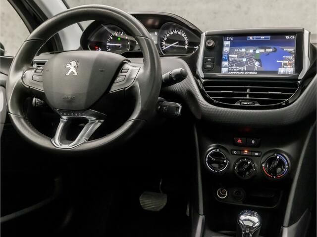 Peugeot 2008 1.2 PureTech Active Sport Automaat (PANORAMADAK, APPLE CARPLAY, NAVIGATIE, CRUISE, SPORTSTOELEN, PARKEERSENSOREN, LM VELGEN, ELEK PAKKET, NIEUWSTAAT)