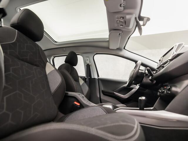 Peugeot 2008 1.2 PureTech Active Sport Automaat (PANORAMADAK, APPLE CARPLAY, NAVIGATIE, CRUISE, SPORTSTOELEN, PARKEERSENSOREN, LM VELGEN, ELEK PAKKET, NIEUWSTAAT)