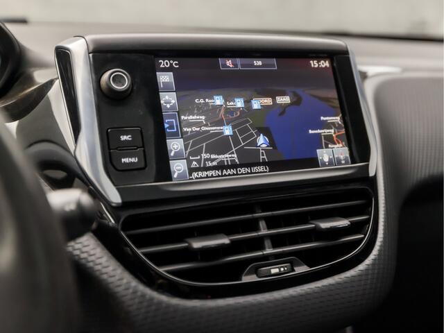 Peugeot 2008 1.2 PureTech Active Sport Automaat (PANORAMADAK, APPLE CARPLAY, NAVIGATIE, CRUISE, SPORTSTOELEN, PARKEERSENSOREN, LM VELGEN, ELEK PAKKET, NIEUWSTAAT)