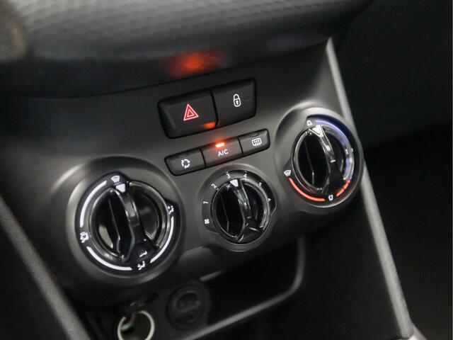Peugeot 2008 1.2 PureTech Active Sport Automaat (PANORAMADAK, APPLE CARPLAY, NAVIGATIE, CRUISE, SPORTSTOELEN, PARKEERSENSOREN, LM VELGEN, ELEK PAKKET, NIEUWSTAAT)