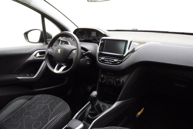 Peugeot 2008 1.2 PureTech Blue Lion 110 PK | Hangeschakeld | Panoramadak | Airco | Cruise Control | Navigatie | Parkeersensor | 1e eigenaar