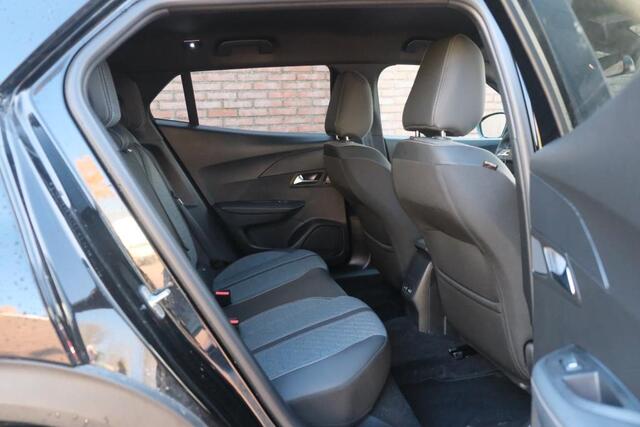 Peugeot 2008 1.2 PureTech 130pk EAT8 Allure | App Connect | Climate | Adaptive Cruise | Camera | Blind Spot | Stoelverwarming | PDC