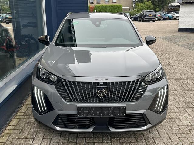 Peugeot 2008 1.2 Turbo 100 pk Allure 6-Bak Navigatie | 360 Graden Camera | Climate Control | LED Verlichting | 17" Lichtmetalen Velgen | Hoge Zitpositie | Half Lederen Bekleding | Dode hoekbewaking | Adaptive Cruise Control |