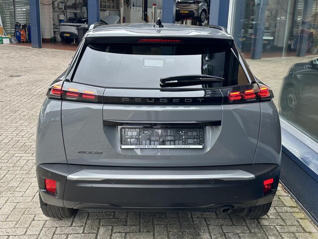 Peugeot 2008 1.2 Turbo 100 pk Allure 6-Bak Navigatie | 360 Graden Camera | Climate Control | LED Verlichting | 17" Lichtmetalen Velgen | Hoge Zitpositie | Half Lederen Bekleding | Dode hoekbewaking | Adaptive Cruise Control |