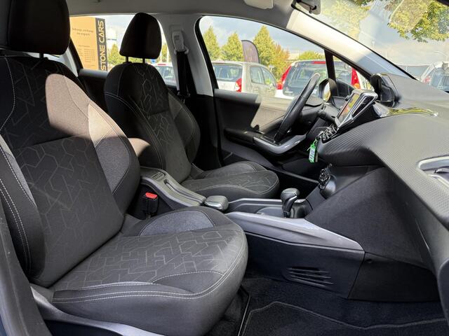 Peugeot 2008 1.2 PureTech Blue Lion 110pk,Trekhaak,2e Eigenaar,Navi,Automaat,Airco,Cruise,Lm velgen,Apk tot 03-2026