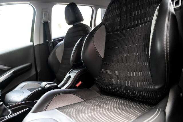 Peugeot 2008 1.2 PureTech Allure | Climate control | Trekhaak | Cruise contro