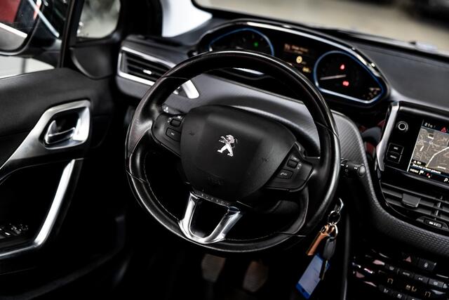 Peugeot 2008 1.2 PureTech Allure | Climate control | Trekhaak | Cruise contro