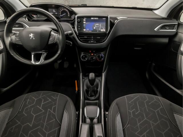 Peugeot 2008 1.2 PureTech Sport (PANORAMADAK, APPLE CARPLAY, NAVIGATIE, TREKHAAK, SPORTSTOELEN, PARKEERSENSOREN, GETINT GLAS, CRUISE, NIEUWSTAAT)