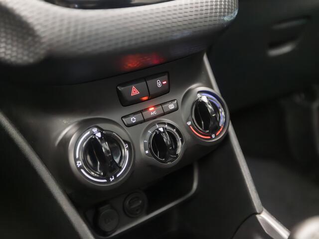 Peugeot 2008 1.2 PureTech Sport (PANORAMADAK, APPLE CARPLAY, NAVIGATIE, TREKHAAK, SPORTSTOELEN, PARKEERSENSOREN, GETINT GLAS, CRUISE, NIEUWSTAAT)
