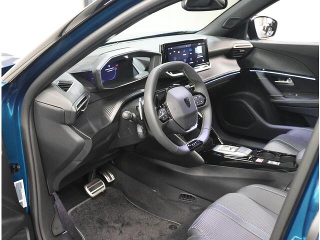 Peugeot 2008 1.2 Hybrid 145 GT | Incl. ¤5.890,- Korting! | Adaptive CruiseControl | Navigatie | Dodehoekdetectie | AppleCarPlay/AndroidAuto | ClimateControl |