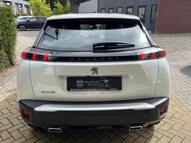 Peugeot 2008 1.2 PureTech 130PK Allure Pack Parelmoer wit, Stoelverwarming, Camera, Parkeersensoren