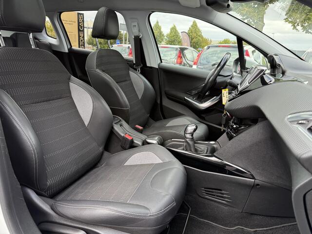 Peugeot 2008 1.2 PureTech Allure Pano,110pk,Navi,Halfleder,Clima,Cruise,Lm velgen,Pdc,Apk tot 09-2026