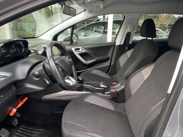 Peugeot 2008 1.2T 110pk Blue Lion | Navigatie | Trekhaak | Parkeersensoren | Weinig Kilometers | Dealeronderhouden | Apple Carplay/Android Auto