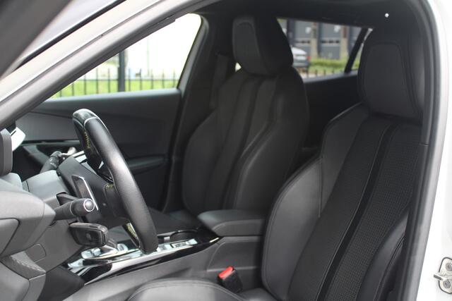 Peugeot 2008 1.2 PureTech GT-Line 130pk - Pano - ACC - Navi - Camera - Climate Control - Apple Carplay & Android - Stoelverwarming - Keyless - Blindspot - Rijklaar