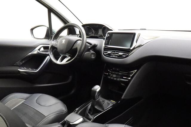 Peugeot 2008 1.2 PureTech Allure 82 PK | Handgeschakeld | Trekhaak | Panorama dak | Cruise Control | Airco | Licht metalen velgen | Navigatie | Bluetooth