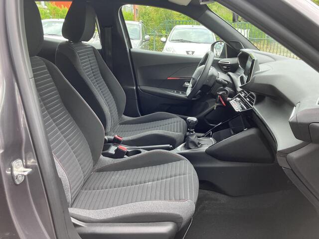 Peugeot 2008 1.2 PureTech 131pk Allure Pack Navi-Carplay Camera