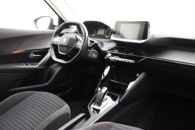 Peugeot 2008 1.2 PureTech Active 130 PK | Automaat | Parkeersensor | Licht Metalen Velgen | Cruise Control | Navigatie | Airco | 1e eigenaar