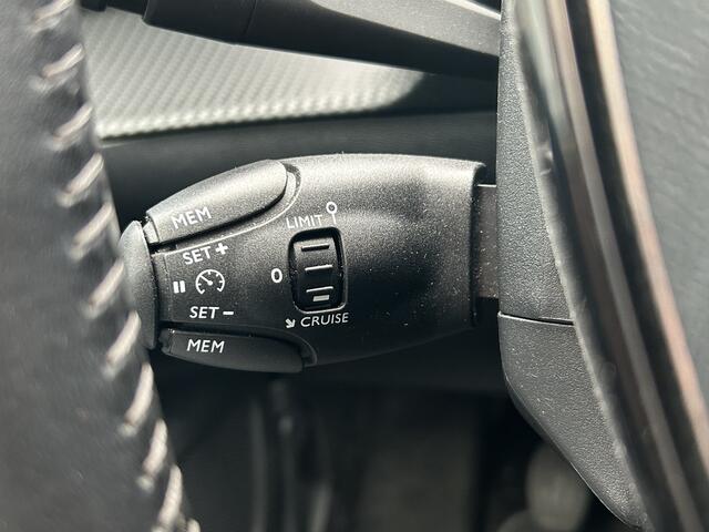 Peugeot 2008 1.2 PureTech Allure 50% deal 7.875,- ACTIE LED / Camera / Cruise / Carplay / Keyless
