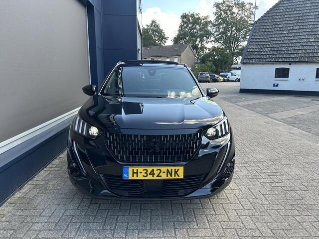 Peugeot 2008 1.2 Turbo 155PK GT Automaat | Meest Complete 2008 ! | Panorama dak | Navigatie | Alcantara Stoelen | Black Pack | FOCAL Premium HiFi | Full LED Verlichting | 18 inch Velgen | Adaptieve Cruise Control | Dode Hoek Detectie | Climate Control | Stoelverwarmin