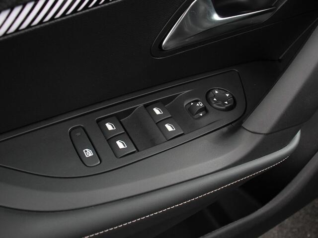 Peugeot 2008 1.2 PureTech 130pk Automaat Allure Navigatie | Apple Carplay/Android Auto | 360 camera | Parkeersensoren | Blind Spot Assist | Adaptive Cruise Control | Stoelverwarming