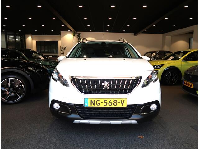 Peugeot 2008 110 Pk Benzine * AUTOMAAT * Luxe Allure * (FOTOSESSIE VOLGT MAANDAG 8 SEPTEMBER) Navigatie * Climate & Cruise Control * Trekhaak * Vierseizoenenbanden * 1/2 Lederen Interieur * Parkeersensoren * L.M. Velgen * Donker Getinte ramen achter * Vingerhoets; Vie