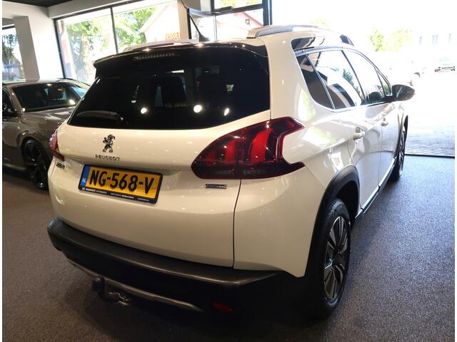 Peugeot 2008 110 Pk Benzine * AUTOMAAT * Luxe Allure * (FOTOSESSIE VOLGT MAANDAG 8 SEPTEMBER) Navigatie * Climate & Cruise Control * Trekhaak * Vierseizoenenbanden * 1/2 Lederen Interieur * Parkeersensoren * L.M. Velgen * Donker Getinte ramen achter * Vingerhoets; Vie