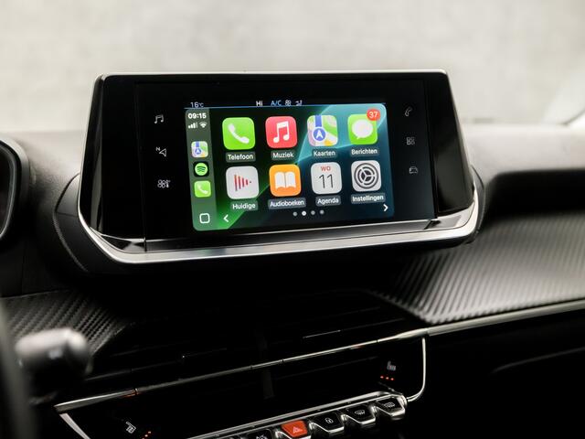 Peugeot 2008 1.2 PureTech Sport (APPLE CARPLAY, GROOT NAVI, 360 CAMERA, STOELVERWARMING, GETINT GLAS, LANE ASSIST, SPORTSTOELEN, LED KOPLAMPEN, CRUISE, NIEUWE APK, NIEUWSTAAT)
