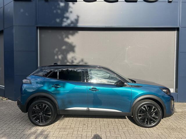 Peugeot 2008 1.2 Hybrid 145 GT | Automaat | Navigatie | 360 Graden Camera | 18 Inch Evissa | Keyless Entry | Full LED Verlichting | Zwart Dak | Dode Hoek Detectie | Cruise Control Adaptief | Climate Control | Hoge Zitpositie.