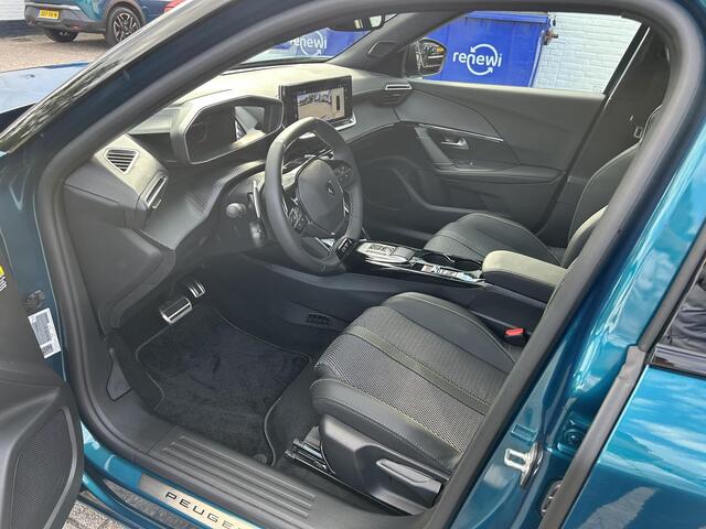 Peugeot 2008 1.2 Hybrid 145 GT | Automaat | Navigatie | 360 Graden Camera | 18 Inch Evissa | Keyless Entry | Full LED Verlichting | Zwart Dak | Dode Hoek Detectie | Cruise Control Adaptief | Climate Control | Hoge Zitpositie.
