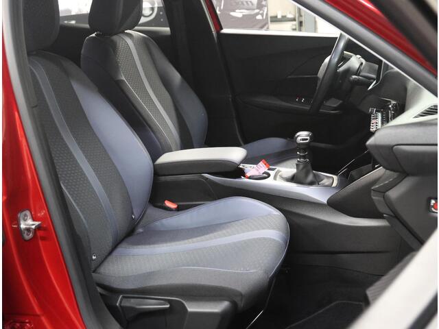 Peugeot 2008 1.2 130PK Allure | AppleCarPlay/AndroidAuto | Climate Control | Cruise Control | Camera | LED | Navigatie | LMV | Parkeersensoren | Privacy Glass | Isofix | Trekhaak |