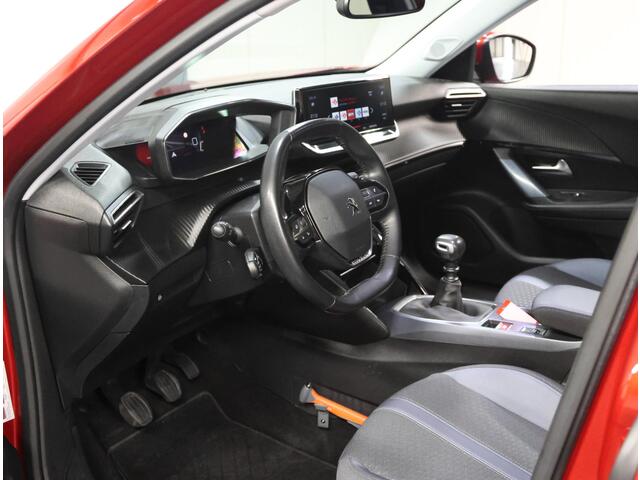 Peugeot 2008 1.2 130PK Allure | AppleCarPlay/AndroidAuto | Climate Control | Cruise Control | Camera | LED | Navigatie | LMV | Parkeersensoren | Privacy Glass | Isofix | Trekhaak |