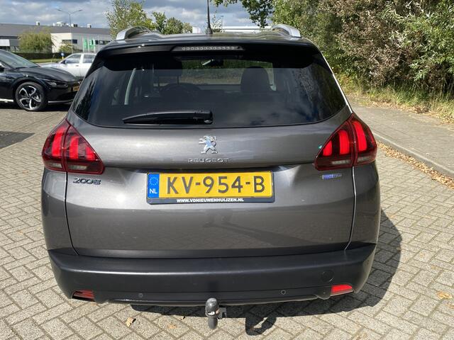 Peugeot 2008 1.2 PureTech Blue Lion | Navigatie | Parkeersensoren | Panorama dak |
