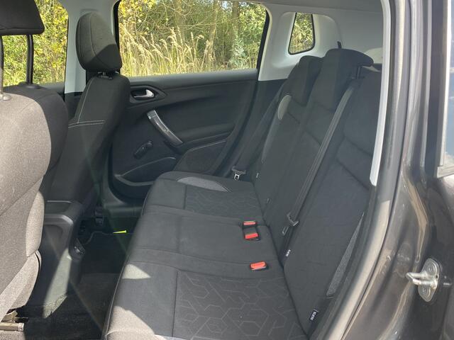 Peugeot 2008 1.2 PureTech Blue Lion | Navigatie | Parkeersensoren | Panorama dak |