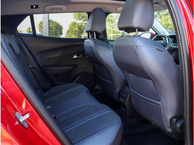 Peugeot 2008 1.2 PureTech Allure 130PK | Panodak | Keyless | Trekhaak