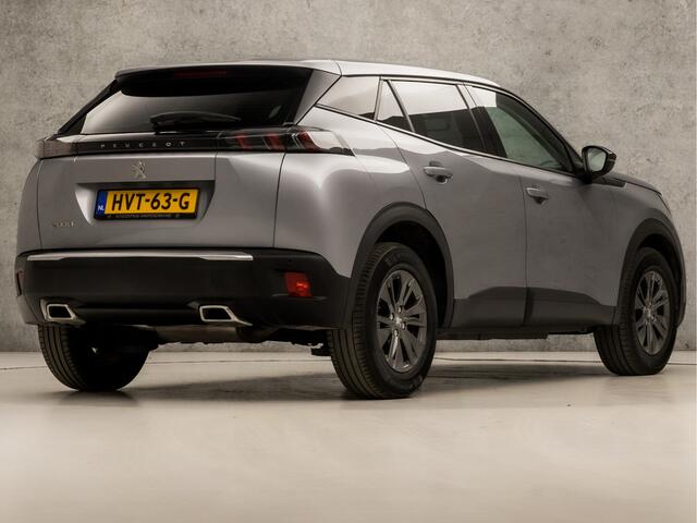 Peugeot 2008 1.2 PureTech Allure Sport Automaat (APPLE CARPLAY, GROOT NAVI, LANE ASSIST, GETINT GLAS, SPORTSTOELEN, PARKEERSENSOREN, LED KOPLAMPEN, DAB+, CRUISE, NIEUWSTAAT)
