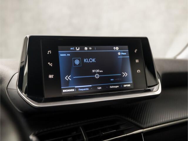 Peugeot 2008 1.2 PureTech Sport 131Pk Automaat (APPLE CARPLAY, GROOT NAVI, LANE ASSIST, PARKEERSENSOREN, SPORTSTOELEN, LED KOPLAMPEN, LM VELGEN, NIEUWSTAAT)
