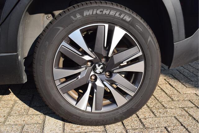 Peugeot 2008 1.2 PureTech Allure | 110PK | Trekhaak | Camera | Climate Control