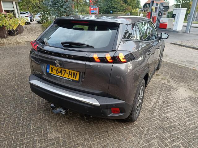 Peugeot 2008 1.2 PureTech Active //Trekhaak//1e eigenaar//4-seizoenenbanden