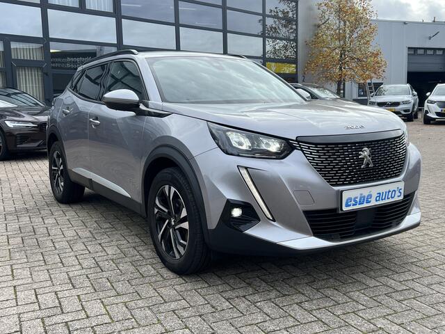 Peugeot 2008 1.2 Turbo 130 pk Automaat Allure Pack Navigatie* Carplay Keyless Camera 17 inch Velgen Stoelverwarming ACC I-Cockpit Getint Glas Distributieriem is vervangen