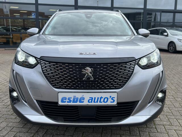 Peugeot 2008 1.2 Turbo 130 pk Automaat Allure Pack Navigatie* Carplay Keyless Camera 17 inch Velgen Stoelverwarming ACC I-Cockpit Getint Glas Distributieriem is vervangen