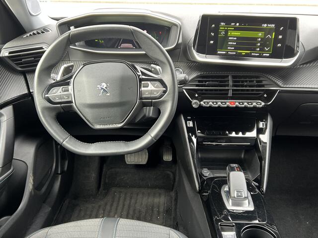 Peugeot 2008 1.2 Turbo 130 pk Automaat Allure Pack Navigatie* Carplay Keyless Camera 17 inch Velgen Stoelverwarming ACC I-Cockpit Getint Glas Distributieriem is vervangen