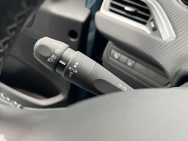 Peugeot 2008 1.2 PureTech Allure Automaat, Met Trekhaak, Apple Carplay & Android Auto, Achteruitrij Camera, CruiseControl