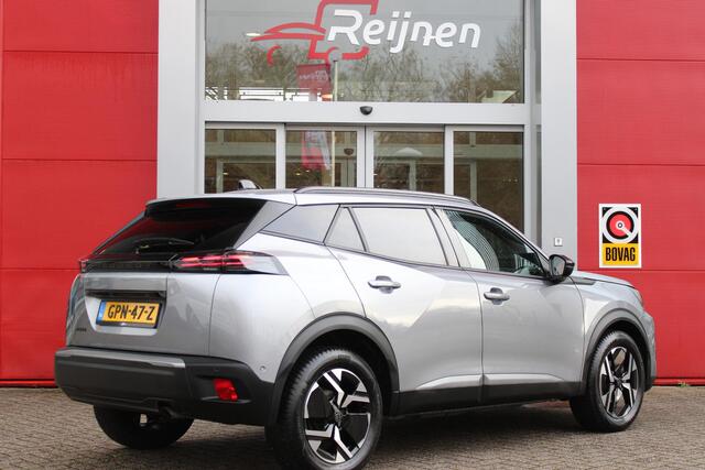 Peugeot 2008 1.2 100PK ALLURE | NAVIGATIE | APPLE CARPLAY/ANDROID AUTO | DAB RADIO | LED | PARKEERSENSOREN | ACHTERUIRIJCAMERA | DODEHOEKDETECTIE | 360° CAMERA | ADAPTIVE CRUISECONTROL | 3D-COCKPIT | ZWARTE DAKRAILS | 17" LICHTMETAAL |