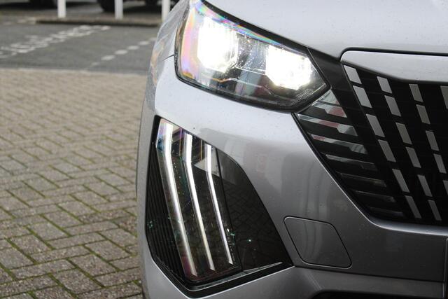 Peugeot 2008 1.2 100PK ALLURE | NAVIGATIE | APPLE CARPLAY/ANDROID AUTO | DAB RADIO | LED | PARKEERSENSOREN | ACHTERUIRIJCAMERA | DODEHOEKDETECTIE | 360° CAMERA | ADAPTIVE CRUISECONTROL | 3D-COCKPIT | ZWARTE DAKRAILS | 17" LICHTMETAAL |