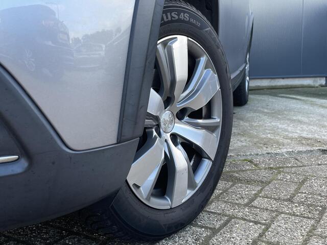 Peugeot 2008 1.2 PureTech Allure - Navigatie - Panoramadak - Climate Control - Parkeersensoren
