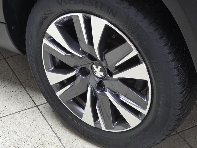 Peugeot 2008 1.2 PureTech Allure/ D-Riem verv: 64.000 KM!/ AUTOMAAT!/ Trekhaak/ Half-Leder/ Panorama-Dak/ Apple + Android/ DAB+/ Navi/ Clima/ Cruise/ Bluetooth/ Multi. LEDER. Stuur/ 16'' LMV/ Mistl./ PDC/ Extra getint Glas/ D