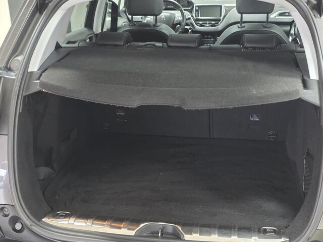 Peugeot 2008 1.2 PureTech Allure/ D-Riem verv: 64.000 KM!/ AUTOMAAT!/ Trekhaak/ Half-Leder/ Panorama-Dak/ Apple + Android/ DAB+/ Navi/ Clima/ Cruise/ Bluetooth/ Multi. LEDER. Stuur/ 16'' LMV/ Mistl./ PDC/ Extra getint Glas/ D