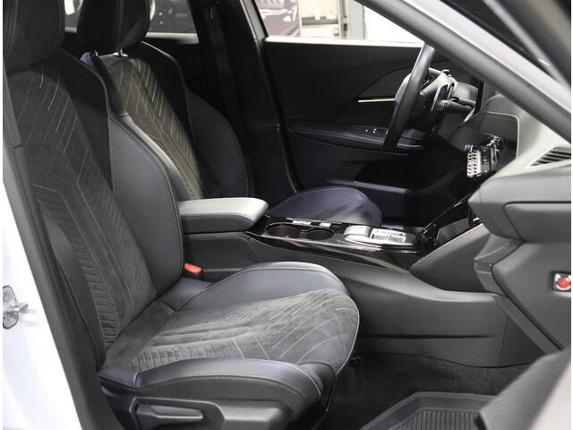 Peugeot 2008 1.2 130PK GT | 1ste eigenaar | AppleCarplay/Android Auto | Alcantara/LEER | 17"LMV | Camera | AUTOMAAT | Keyless | Adaptive Cruise Control | Climate Control | Camera | FULL LED | Two-Tone | Sfeerverlichting | Isofix | Privacy Glass |