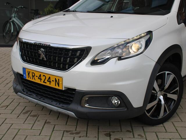 Peugeot 2008 1.2 110PK PureTech Allure Trekhaak, 4 seizoensbanden, Lederenbekleding en Panoramadak.
